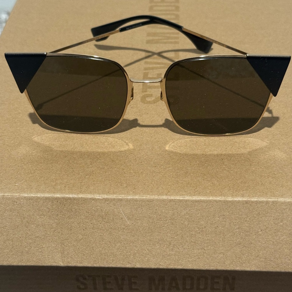 Fendi Black and Gold Geometric Glasses